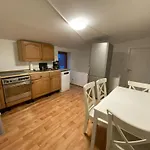 Zentrale 3 Mit Parkplatz