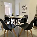 Zentrale 3 Mit Parkplatz * Neumünster