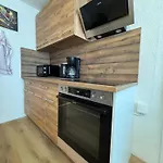 Zentrale 3 Mit Parkplatz Daire Neumünster