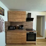 Zentrale 3 Mit Parkplatz Daire Neumünster