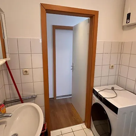Zentrale 3 Mit Parkplatz Daire Neumünster