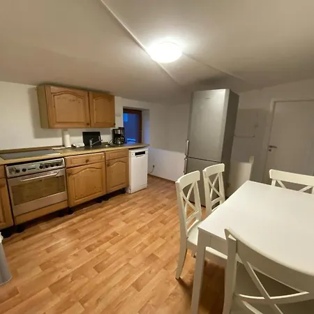 Zentrale 3 Mit Parkplatz