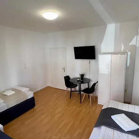 Zentrale 3 Mit Parkplatz Daire Neumünster