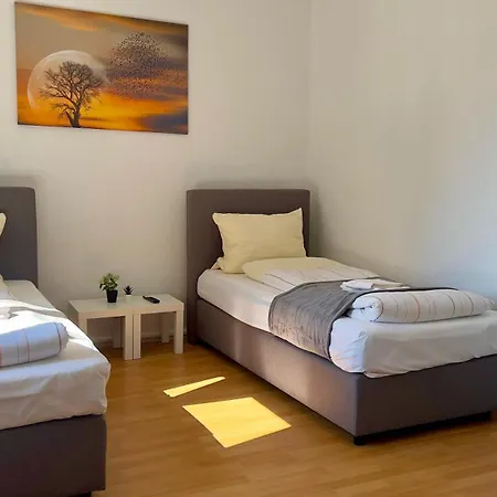 Zentrale 3 Mit Parkplatz