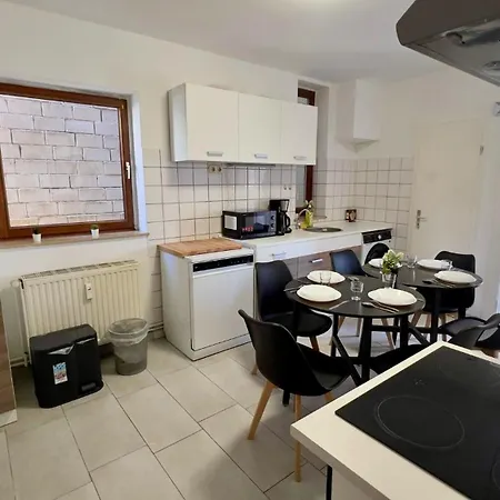 Zentrale 3 Mit Parkplatz Daire *