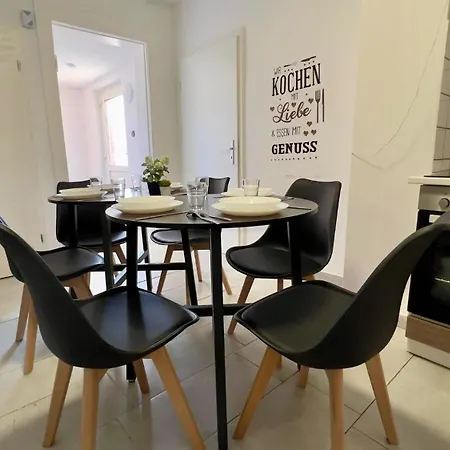 Zentrale 3 Mit Parkplatz * Neumünster