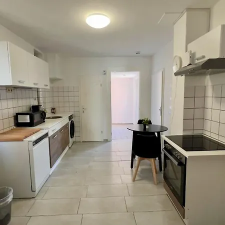 Zentrale 3 Mit Parkplatz * Neumünster