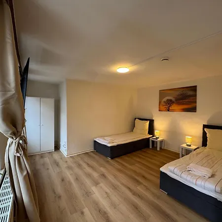 Zentrale 3 Mit Parkplatz