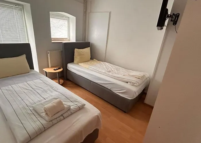 Zentrale 3 Mit Parkplatz * Neumünster
