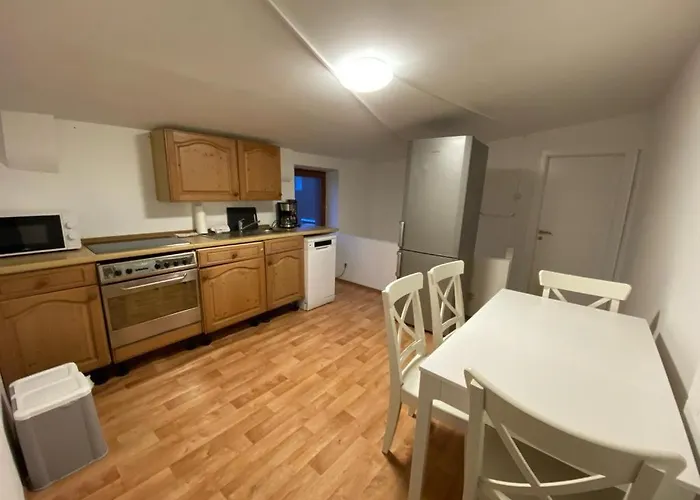 Zentrale 3 Mit Parkplatz