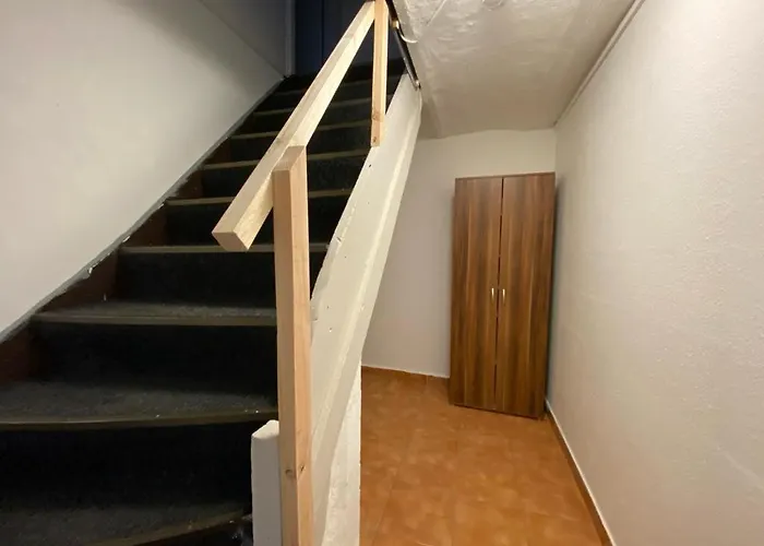 Zentrale 3 Mit Parkplatz Neumünster
