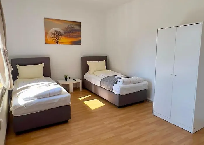 Zentrale 3 Mit Parkplatz Neumünster