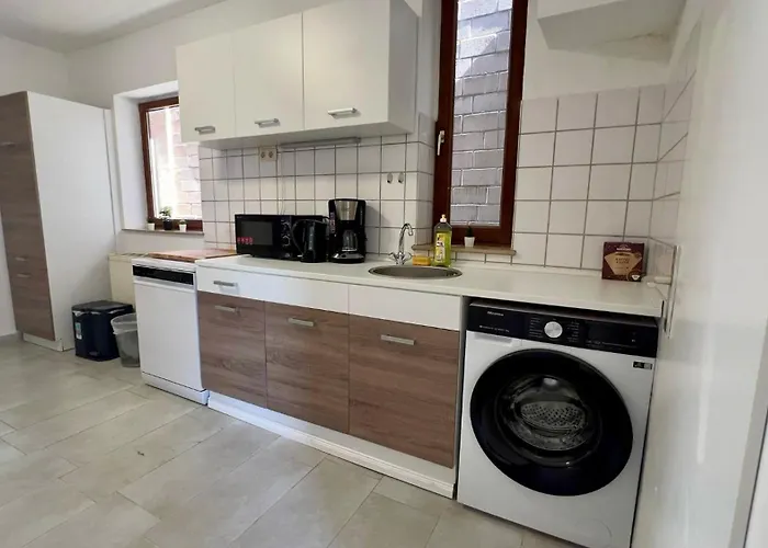 Zentrale 3 Mit Parkplatz