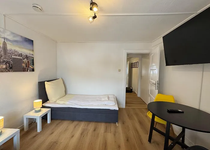 Zentrale 3 Mit Parkplatz Neumünster